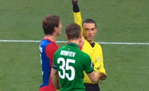 GOLMAN CSKA UŠAO U ISTORIJU: Jedan minut mu je trebao da dobije dva žuta kartona na neverovatan način (VIDEO)