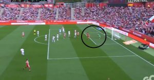 SREĆA PA JE PONIŠTEN: Neverovatan kiks Dmitrovića u Primeri, gol kroz noge posle prekida sa više od 30 metara (VIDEO)