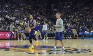 NAMEŠTA RUKU: Stef Kari trojkom sa pola terena ‘zapretio’ rivalima (VIDEO)