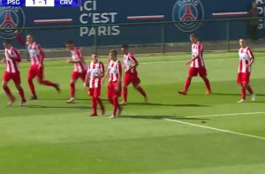 JOVELJIĆ, PONOVO: Novi gol velike Zvezdine nade, a sve to sa tribina ispratio čuveni francuski fudbaler u pokušaju ‘kamuflaže’