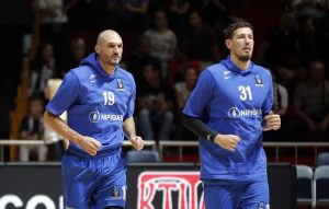 NISU SAMO ZVIŽDUCI: Navijači Partizana posvetili ‘uvredljivu pesmu’ Simonoviću, a i Zvezdi (VIDEO)