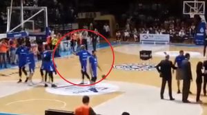 ‘VREO’ DOČEK: Ovako su navijači Partizana ‘pozdravili’ bivšeg kapitena Crvene zvezde u Pioniru (FOTO)