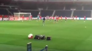 STANDARDNI ‘GLAVOMET’ U PARIZU: Ovako su fudbaleri Zvezde proveli poslednji trening pred PSŽ (VIDEO)