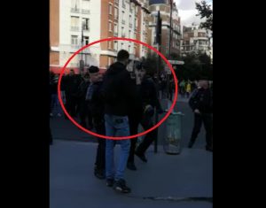 PRVI INCIDENTI: Zabeležen snimak sukoba sa policijom na ulicama Pariza – jedan navijač mogao da napravi ozbiljan problem (VIDEO)