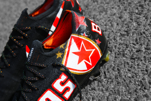 PONOS I ČAST: Ben napravio specijalne kopačke za Liverpul – na njima grb Zvezde, Delije…