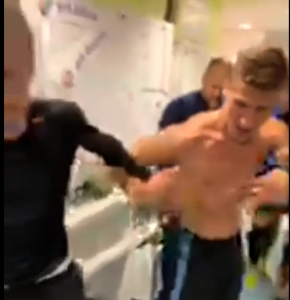 NIŠTA BEZ SRPSKE MUZIKE: Sinan Sakić i Mitar Mirić treštali u svlačionici Dinama posle velkog evropskog uspeha (VIDEO)