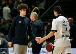 PARTIZAN VODI NA POLUVREMENU: Grobari pozivaju ‘precrtanog’ igrača, javili se i Španci koji hvale centra crno-belih (TVITOVI)