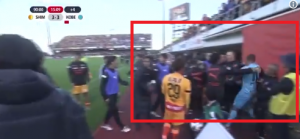 OPŠTA TUČA U JAPANU: Čak 18 minuta nadoknade vremena, Inijesta razdvajao, Podolski tukao, ali ga i tukli (VIDEO)