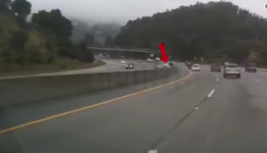 ZA DLAKU IZBEGAO TRAGIČAN ISHOD: Pojavio se snimak saobraćajne nesreće Stefa Karija (VIDEO)