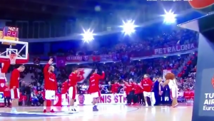 ‘UVEK SA NAMA, NIKAD ZABORAVLJEN’: Navijači Olimpijakosa obeležili godišnjicu ubistva Marka Ivkovića Jagode (FOTO)