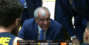 ŽELJKO PONOVO POLUDEO: ‘Tajm-aut’ od kog se svi tresu, ovog puta ‘stradao’ je najbolji igrač (VIDEO)