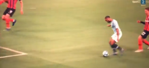 KOMIČNI MOMENTI LŠ: Dibala preživeo ‘atentat’, Sterlingu ‘desetka’ za skok u bazen, sudija šta si ti ovde video? (VIDEO)