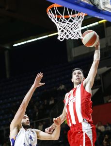 LETEĆI DOBRIĆ: Izvanredno zakucavanje košarkaša Zvezde (VIDEO)