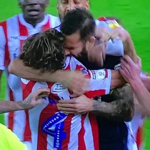 IMAMO ‘NOVOG SUAREZA’: Haos u Čempionšipu, Džonson divljački ugrizao Džo Alena – i nije isključen! (VIDEO)