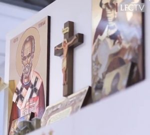 LIVERPUL ODUŠEVLJEN ‘MARAKANOM’: Noć uoči utakmice, Englezi navijačima poslali specijalan snimak – ovo su delovi stadiona koji su im se posebno dopali (VIDEO)