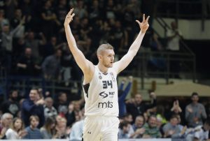 ‘NAVIJAČ JE VIKAO NA MENE I DRŽAO PIŠTOLJ’: Lendejl otkrio zastrašujuć događaj posle ‘večitog’ derbija!