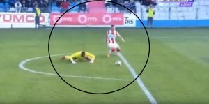 ČUDNA SITUACIJA: Golman Dinama pokušao da preševa Stojiljkovića, pa primio gol – domaći tražili faul (VIDEO)