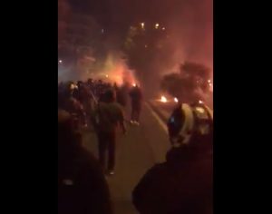 KRVAVI SUKOBI: Žestok obračun navijača u Atini, Grci pomagali Holanđanima u napadu na pristalice AEK-a (VIDEO)