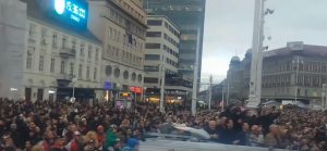 HRVATI PONOVO NA ULICAMA: Zagreb pozdravio šampione Dejvis kupa! (VIDEO)