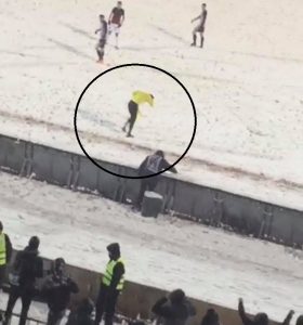 IZ NAJBOLJEG UGLA: ‘Na tri, četiri, sad’ – ovako su ‘jednostranim grudvanjem’ navijači Partizana ‘zatrpali’ sudiju u Humskoj (VIDEO)