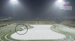 DA GLEDAMO I UČIMO: Rumuni hit u svetu, evo kako su u komšiluku ekspresno očistili teren zatrpan snegom – i to bez specijalnih mašina (VIDEO)