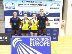 BADMINTON: Tri zlata i dva srebra iz svih pet finala u Medvodama