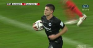 BUNDESLIGA: Ajntraht izgubio, ali Jović ne staje – novi gol srpskog reprezentativca za prvo mesto na listi strelaca! (VIDEO)