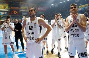 FOTO-UBOD: Slika zamišljenog Novice i sjajan komentar navijačice Partizana (FOTO)