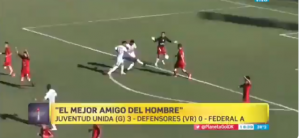 IMA KO DA MU ČUVA LEĐA: Golmane, dođeš mu pola plate, pas spasio gol! (VIDEO)