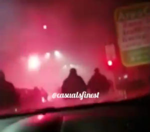 VELIKA MASA I PUNO PIROTEHNIKE: Pojavio se snimak sukoba u kom je ubijen navijač u Milanu! (VIDEO)