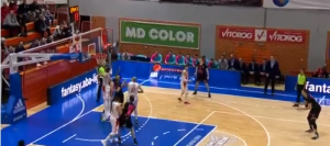 BRUTALNO: Simanić je baš prilepio za tablu Ratkovicu (VIDEO)