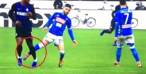 SERIJA A: ‘Žuta minuta’ Napolitanaca – Kulibaliju crveni zbog aplauza, Insinjeu zbog najbizarnijeg starta u karijeri (VIDEO)