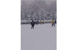 DOK SE SUPERLIGA ODLAŽE: Ovim klincima sneg ne predstavlja nikakav problem (VIDEO)