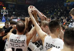 LUDNICA U PIONIRU: Pogledajte slike sa slavlja nakon velike Partizanove pobede (FOTO)