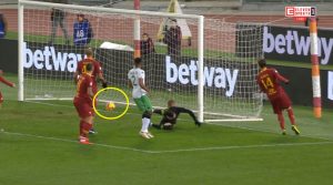 BURA NA ‘ČIZMI’: Loptu svi videli u golu Rome nakon bizarnog udarca Šika – gol tehnologija rekla da nije dovoljno! (VIDEO)