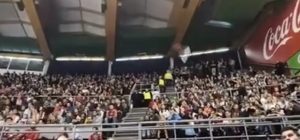 ČUJE SE PESMA U PIONIRU: A evo i odakle dopire, ovo su najbučniji navijači u dvorani ‘Aleksandar Nikolić’ (VIDEO)