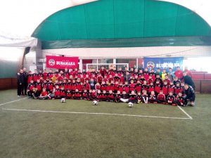 LEP POVOD: Zvezdaši delili deci paketiće u Kraljevu (FOTO)