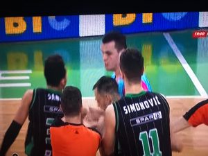 ABA LIGA: Bizaran nasrtaj Olimpijinog stranca na bivšeg centra Partizana umalo izazvao veliki incident u Stožicama (VIDEO)