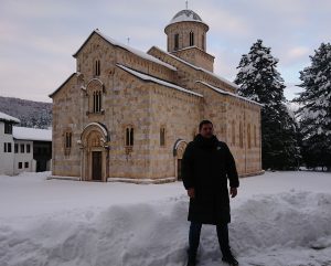 SJAJNO: Nenad Borovčanin podelio paketiće deci u Gračanici i Goraždevcu
