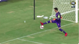 ŠTA MU JE BILO NA PAMETI: Hrvatski golman napravio neverovatnu glupost u 95. minutu i ‘prodao’ pobedu svog tima! (VIDEO)