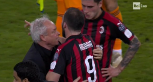 O OVOME BRUJI ITALIJA: Gonzalo Iguain izgubio kompas – opet u sukobu sa saigračem iz Juventusa! (VIDEO)