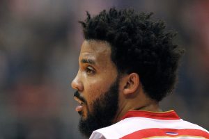 KAO SVOJEVREMENO U CRVENO-BELOM DRESU: Ljubimac Zvezdinih navijača zaludeo sve u Sakramentu! (VIDEO)