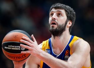 OVAKVOG GA NISMO ČESTO VIĐALI: Stefan Marković zamalo da se pobije sa centrom Armanija (VIDEO)