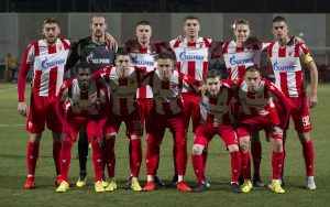 URNEBESNO: Zvezdin stranac zaprosio devojku, uz dobro poznati narodnjački hit (VIDEO)