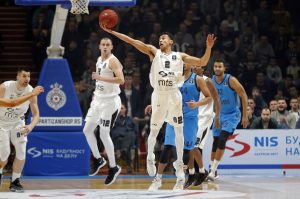 ‘SLEDI ONO ŠTO LEDI KRV U ŽILAMA’: Šta navijači kažu nakon prvih 20 minuta protiv Albe (REAKCIJE)