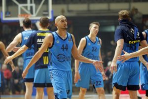 PENO NISI SAM: Košarkaši Albe sjajnim gestom pružili podršku reprezentativcu Srbije (VIDEO)