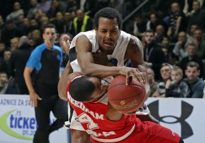 RENFRO PREKO TVITERA PORUČIO: ‘Moram da izađem iz ove rupe’ – pa dao objašnjenje navijačima (FOTO)