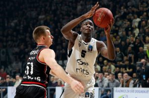 REAKCIJE GROBARA NAKON 20 MINUTA: ‘Promeni sport, bolje je i za tebe i Partizan’! (TVITOVI)