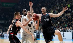 FOTO-UBOD: Grobari se oprostili od tragično nastradalog druga sa tribine