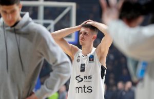 MALO JE NEDOSTAJALO DA SE ISTORIJA PONOVI: Marinkovića centimetri delili od Kecmana, a Partizan od čuda! (VIDEO)